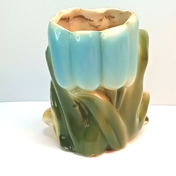 Vintage ceramic frog playing banjo infront of cattails planter. - Picture 2 of 10